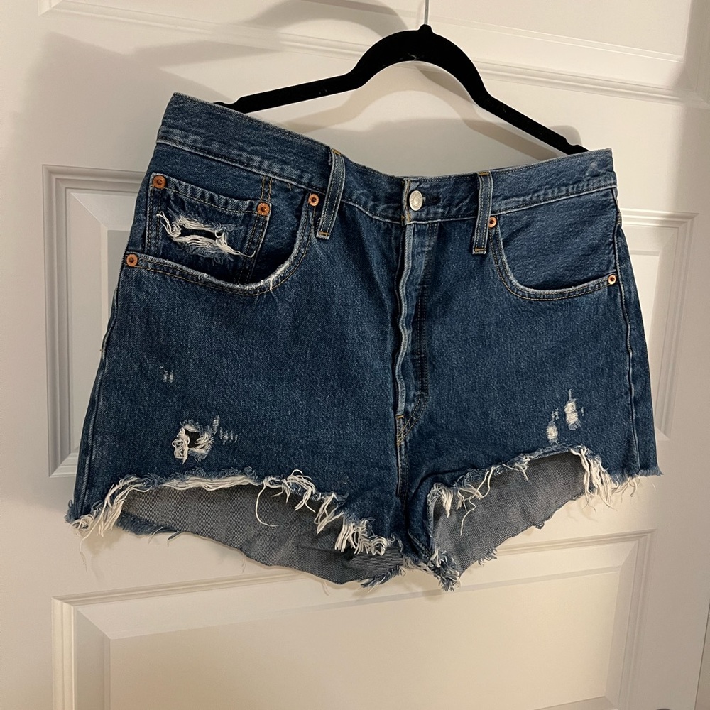 Women’s Levi destroyed Jean shorts size 32